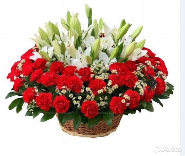 Из живых цветов траурные корзины