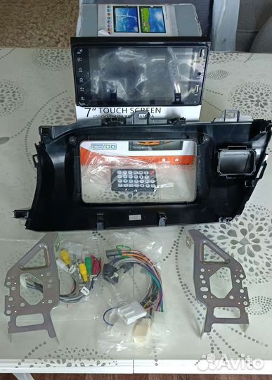 Магнитола с рамкой на Хайлюкс правый руль