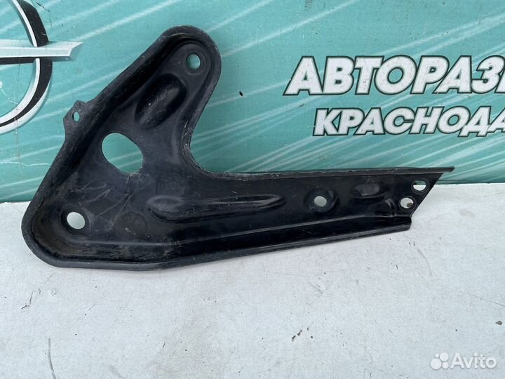 Кронштейн арки колеса Mercedes R251/05-13г