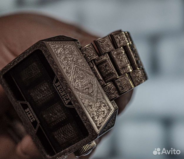 Стальные большие часы Neonica