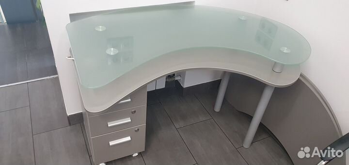 Маникюрный стол