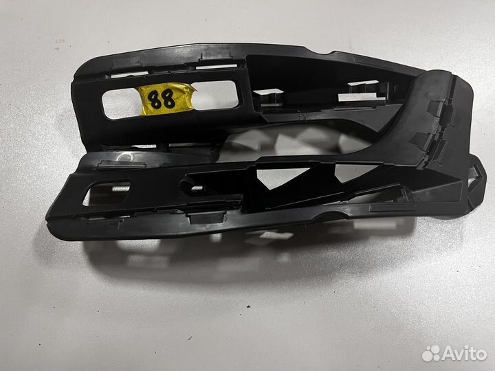 Кронштейн нижний переднего бампера для Peugeot 308