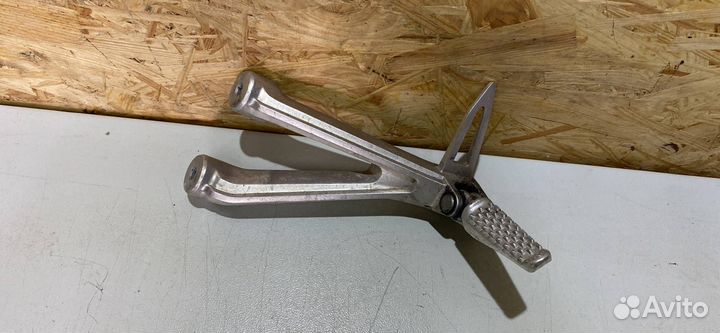 Кронштейн подножки (подножка) лев. Honda CBR650R