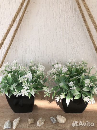 Искусственные цветы в кашпо