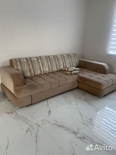 Большой угловой диван