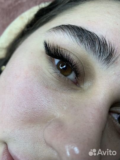 Наращивание ресниц, оформление бровей