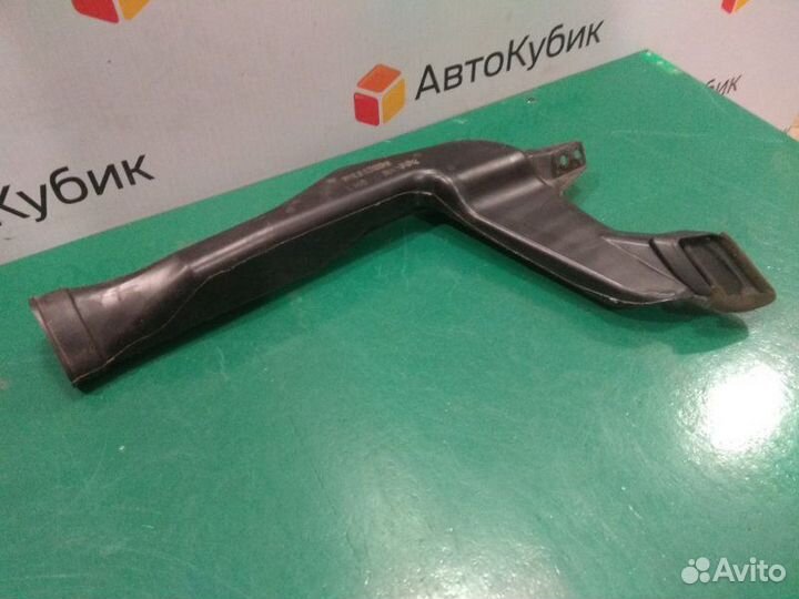 Воздуховод салона передний правый Mitsubishi