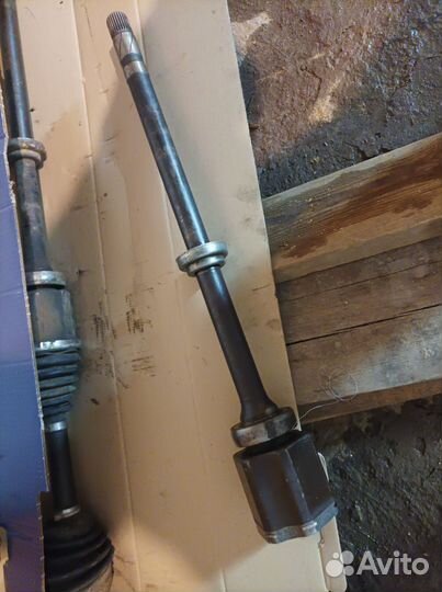 Полуось передняя правая LR006706 Land Rover