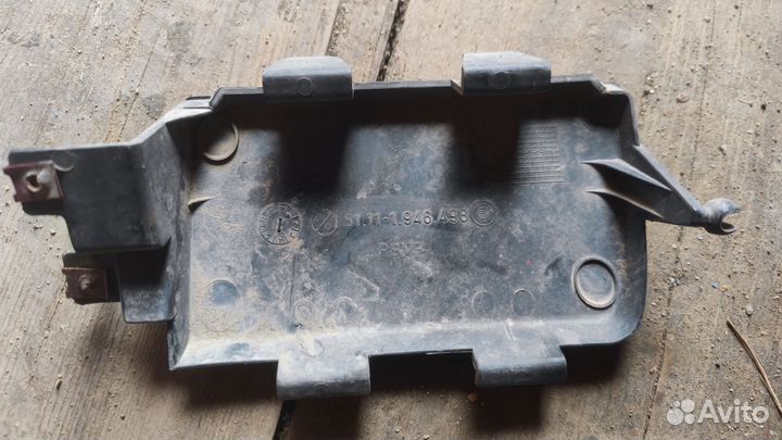 Правая заглушка противотуманки bmw e34