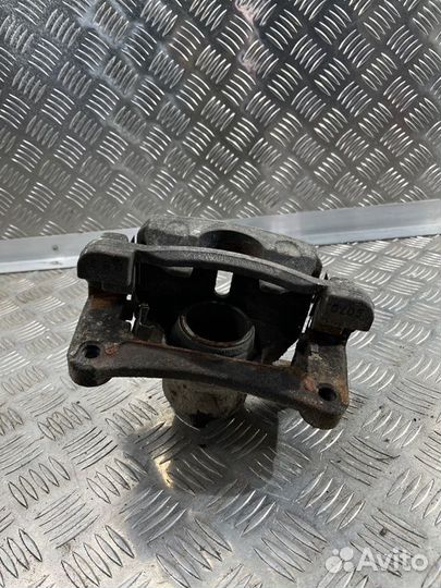 Суппорт передний правый Mazda Cx-5 KF PE 2020