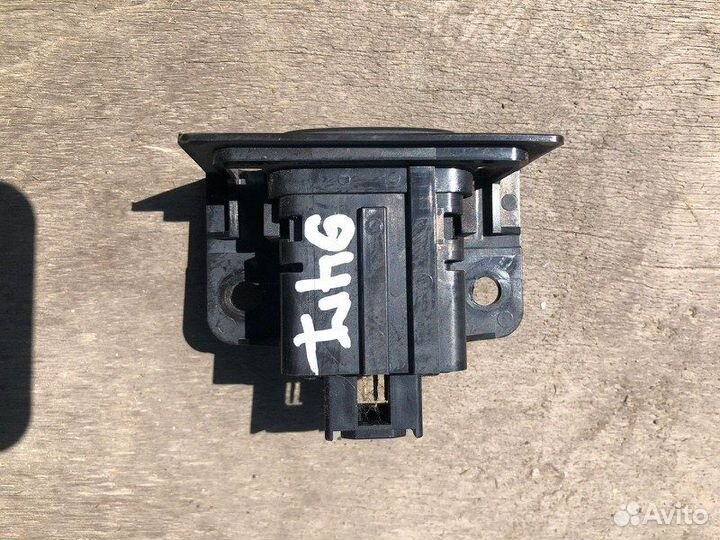 Кнопка крышки багажника Lexus Ls600Hl UVF46