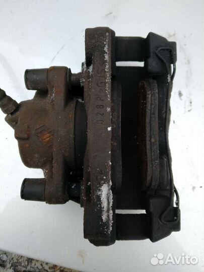 Суппорт передний правый Рено Флюенс 2010-14 г