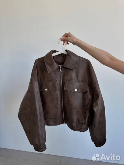 Бомбер из экокожи