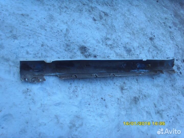 Накладка на порог правая Mercedes X204 A2046982554