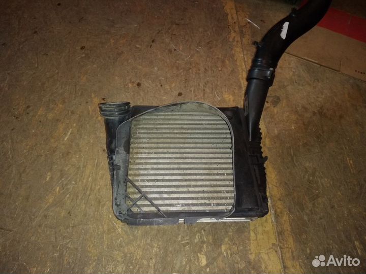 Интеркулер правый на Порш кайен 955