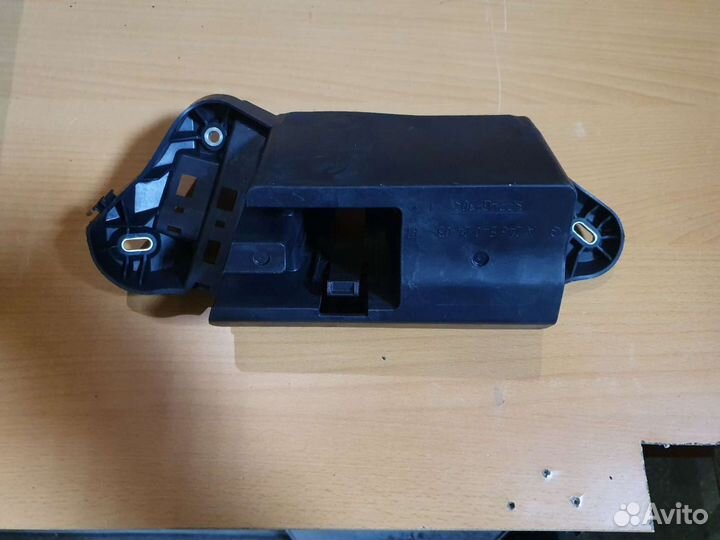 Крепление аккумулятора на Мерседес w117 cla