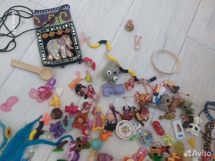 Резинки для волос+ игрушки,цена за все