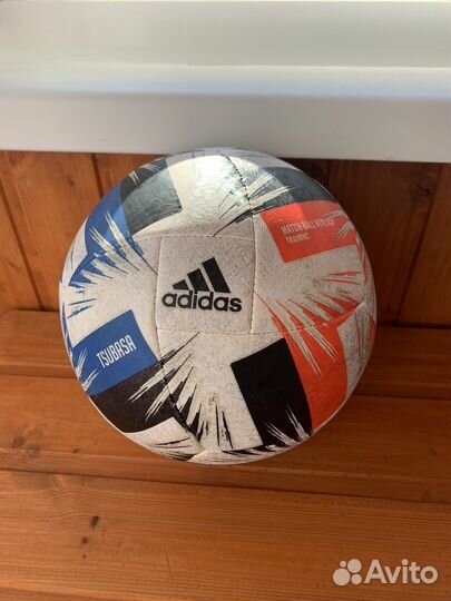 Футбольный мяч adidas tsubasa