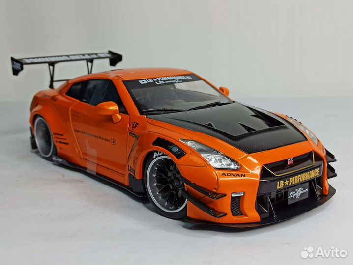 Nissan GT-R R35 LB Walk Solido 1:18