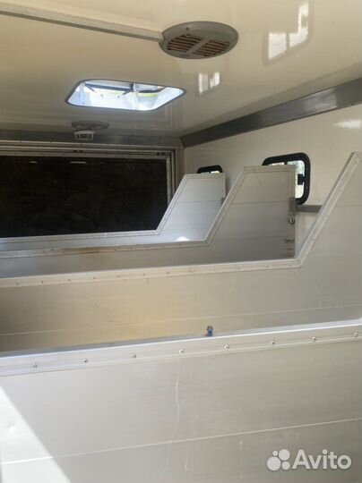 Прицеп коневоз Boeckman Comfort, 2014