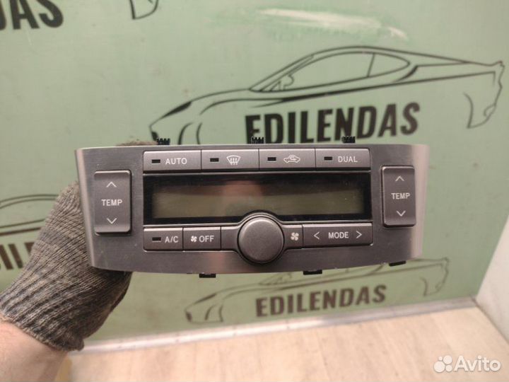 Блок управления климат-контролем Toyota Avensis 2
