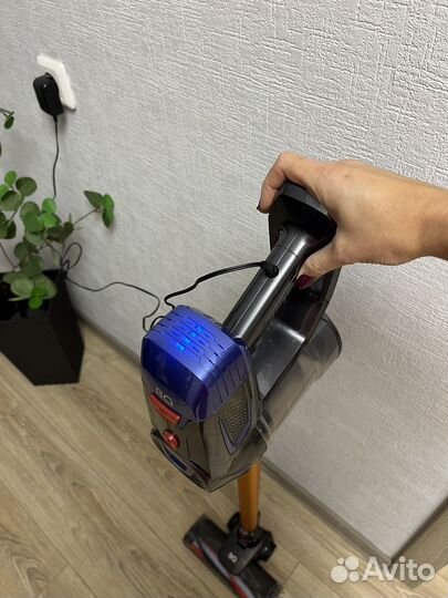 Вертикальный беспроводной пылесос BQ