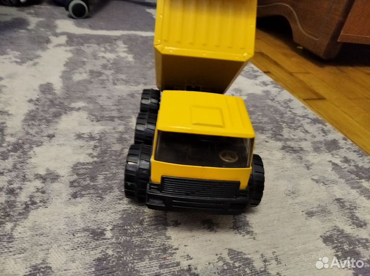 Игрушка грузовик