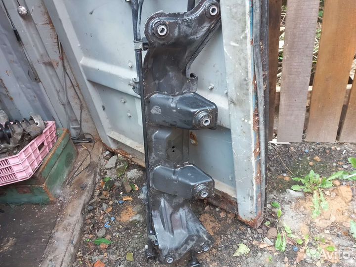 Suzuki liana задний подрамник