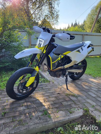 Husqvarna 701 supermoto