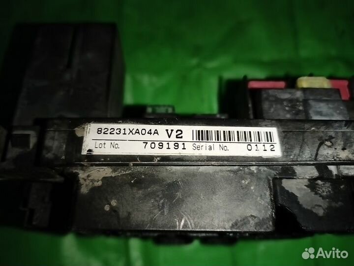 Блок предохранителей под капот Subaru Tribeca 2008