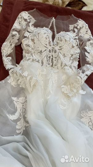 Свадебное платье со шлейфом