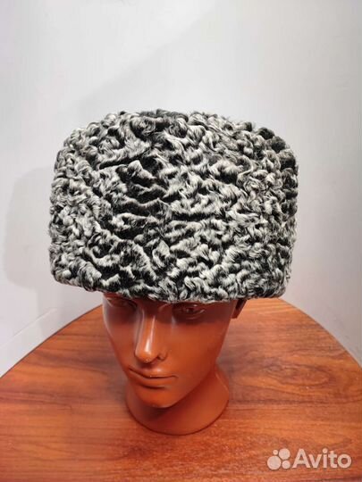 Каракулевая шапка