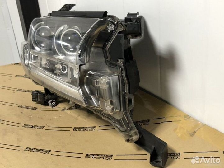 Фара правая Toyota Land Cruiser 200