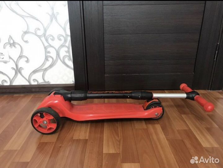 Самокат трехколесный