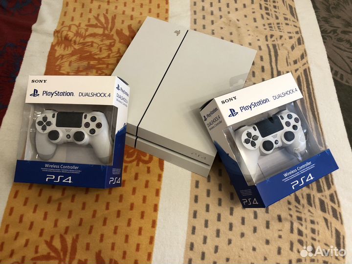 PS4 White 1 Tb SSD + 2 новых джойстика и 700 игр