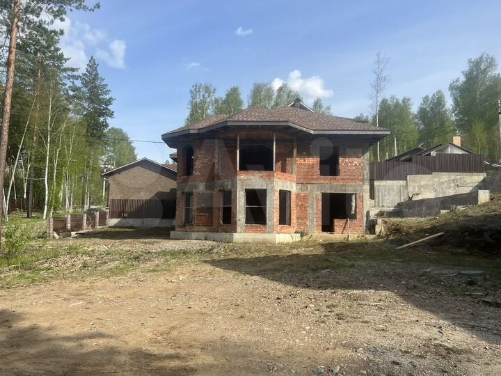 Коттедж 279 м² на участке 8 сот.