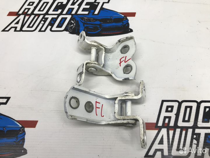 Петли двери передней левой Toyota Vitz SCP10