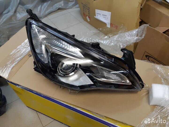 Фара правая Opel Astra J GTC