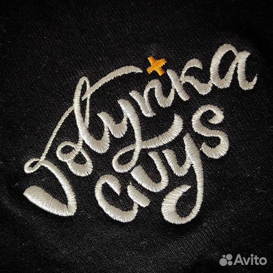 Вышивка логотипов на одежде