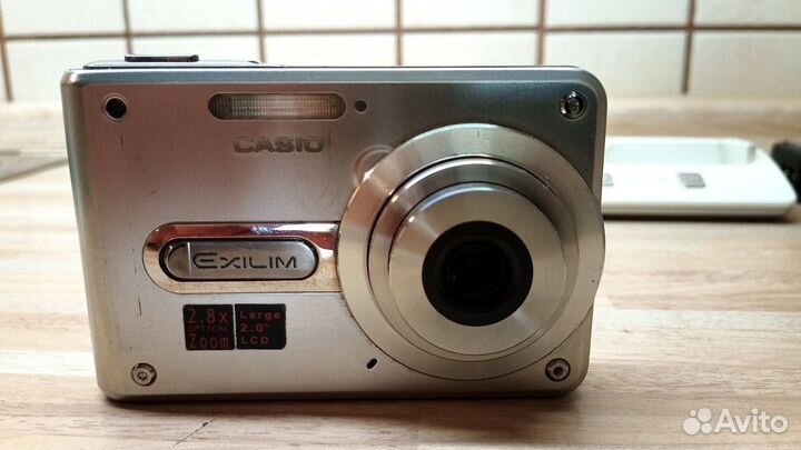 Компактный фотоаппарат casio