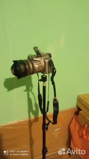 Фотоаппарат со штативом