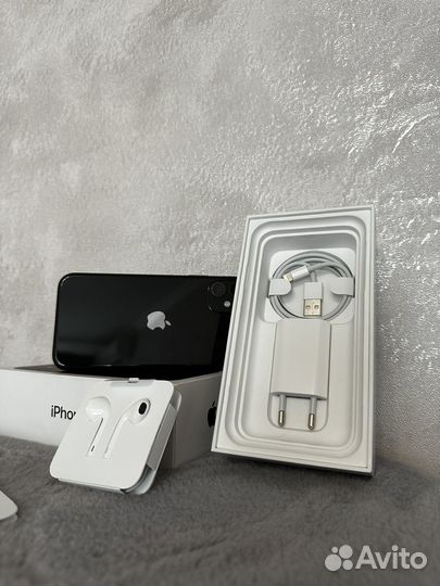 Телефон iPhone 11 64g