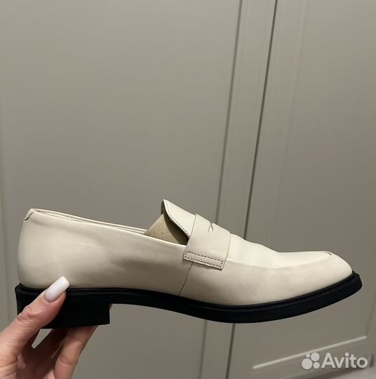 Лоферы vagabond кожаные 38 р-р кремовые
