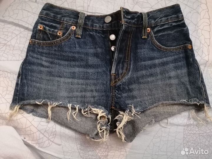 Джинсовые шорты levis