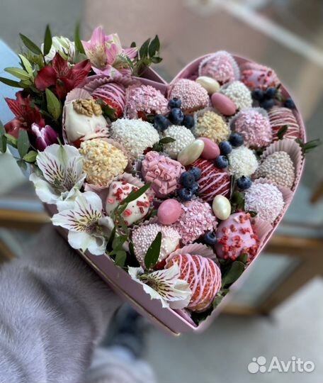 Подарок на 8 марта, тюльпаны, цветы