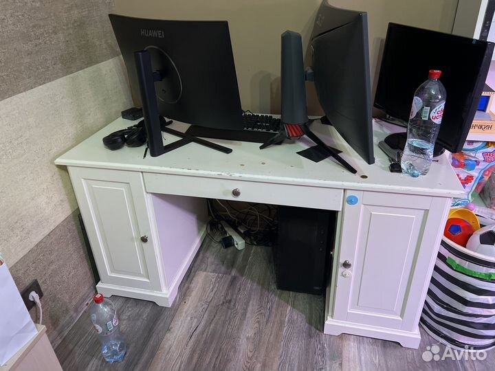 Стол IKEA лиаторп письменный