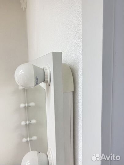 Гримерное зеркало с подсветкой