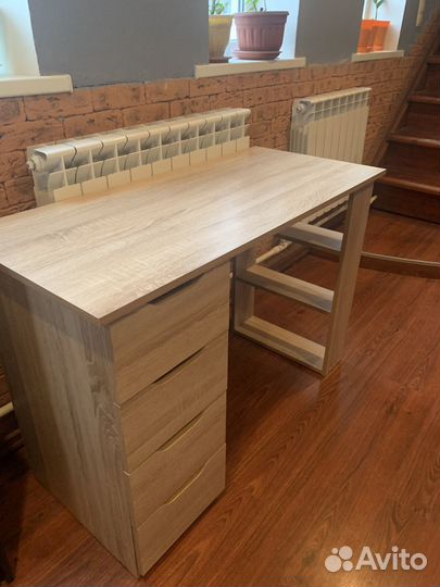 Письменный стол