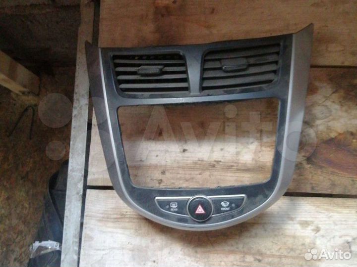 Рамка магнитолы Hyundai Solaris