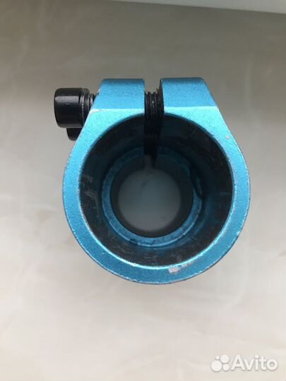 Зажим для трюкового самоката